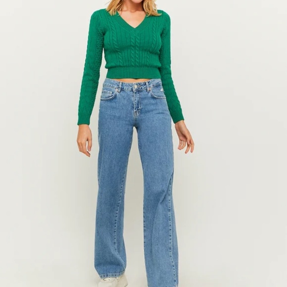 GREEN BASIC LONG SLEEVE JUMPER - Picture 4 of 8